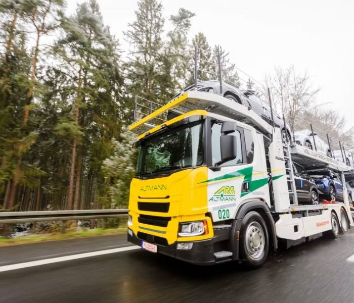 Als Pionier in seiner Klasse bietet der Scania P 25 BEV eine innovative Lösung für den Transport von Fahrzeugen durch seinen vollständig elektrischen Antrieb. (Foto: Michael Baumgartner. KiTO)